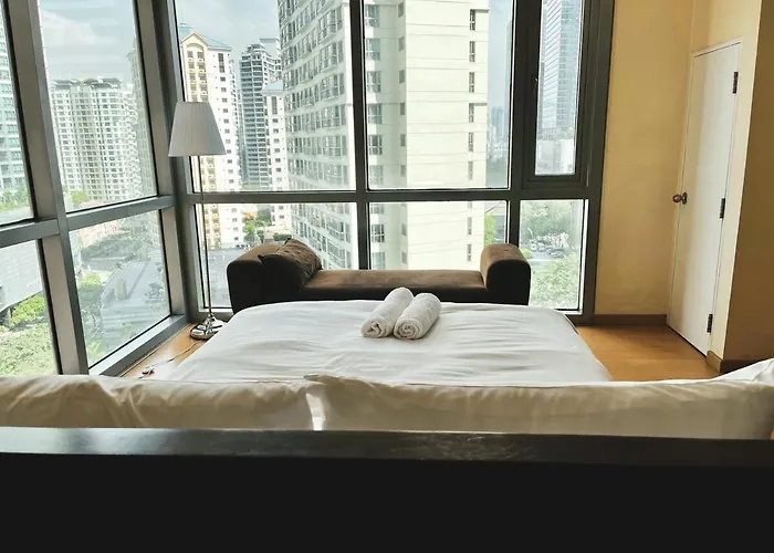 Apartment Budget View W Pool Access In Bgc Taguig *