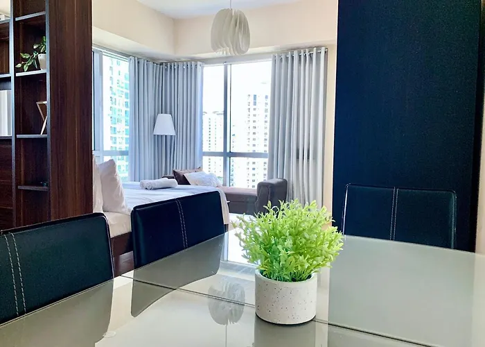 Budget View W Pool Access In Bgc Taguig Apartment *