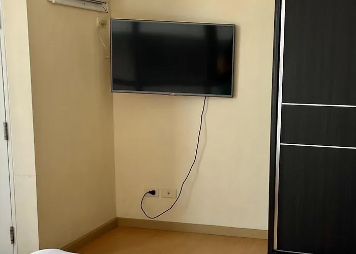 Apartment Budget View W Pool Access In Bgc Taguig *